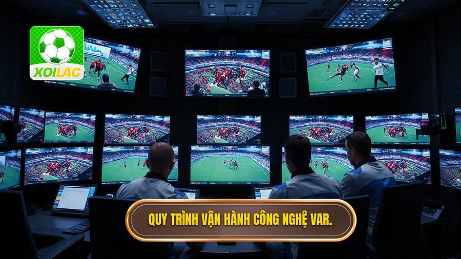 Công nghệ VAR trong bóng đá hoạt động thế nào? Phân tích chi tiết từ A-Z 2 2. Quy trình vận hành: Công nghệ VAR trong bóng đá hoạt động thế nào?